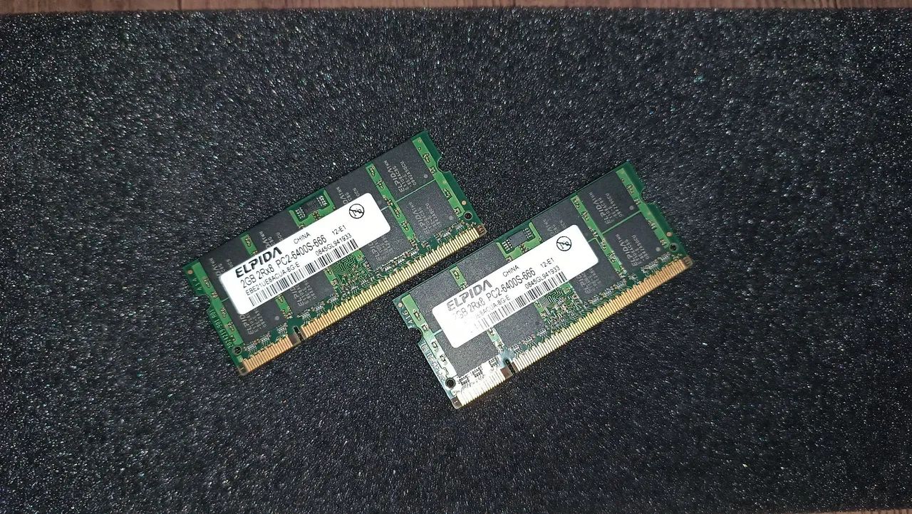 Memória RAM Elpida 4Gb - 2x2GB DDR2 Notebook