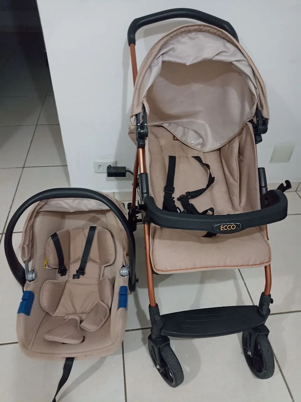 Travel System Burigotto Carrinho de Bebê com Bebê Conforto Ecco + Touring X Mon Amour Bege