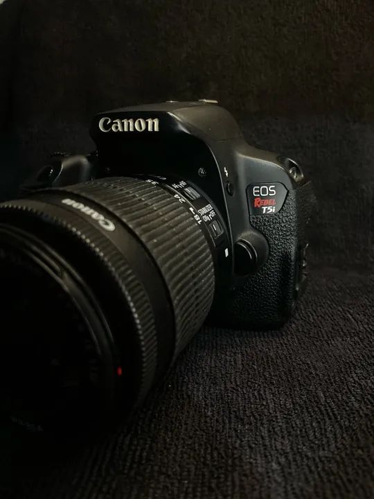 Câmera Canon DSLR T5I com Lente 18-55mm
