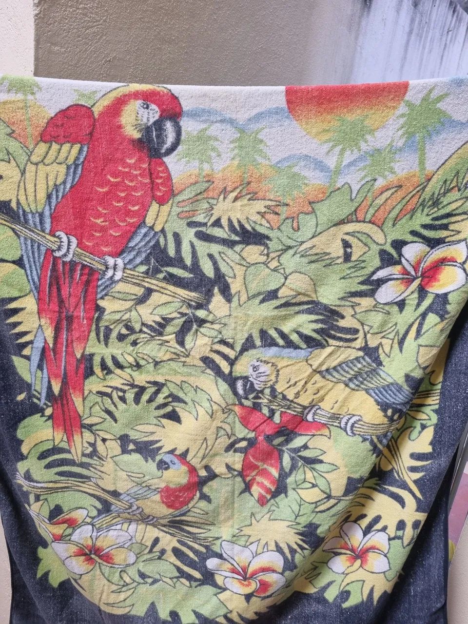 Toalha Havaiana com Araras. - Foto 2