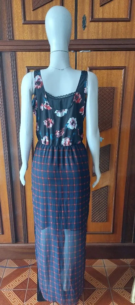 Vestido Longo Floral com Detalhe em Xadrez - Foto 2