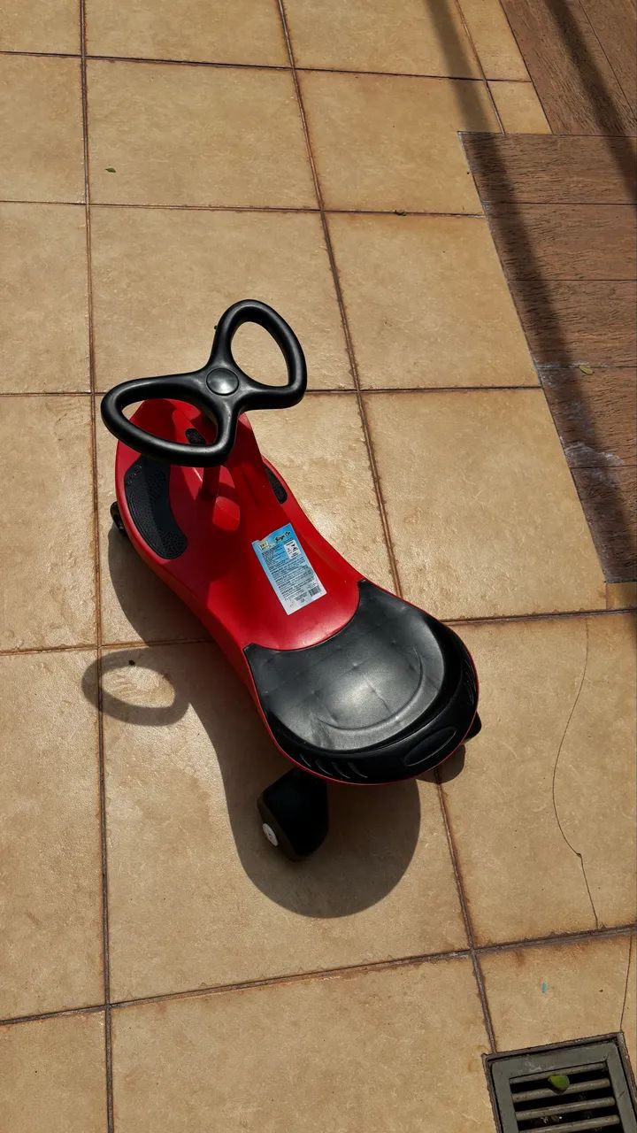 Carrinho infantil gira gira rolimã 