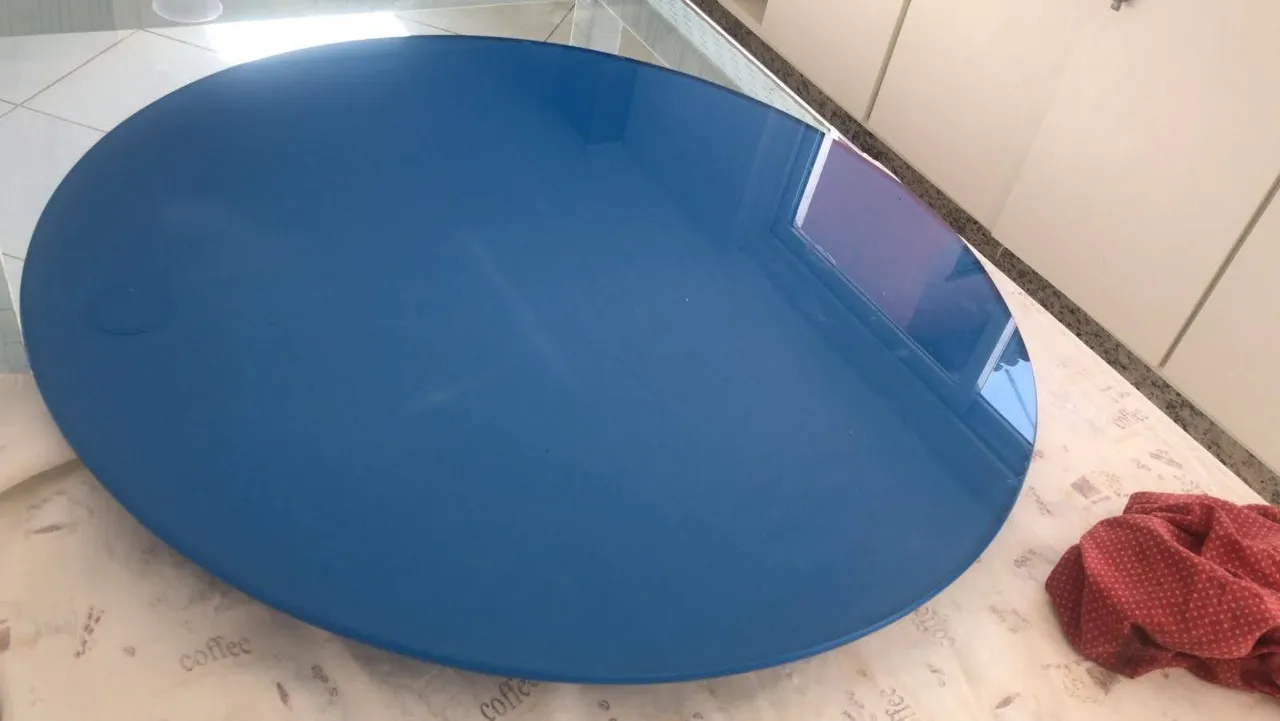 Tampo de mesa azul em vidro