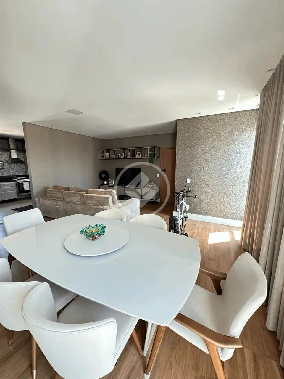 Apartamento à venda com três suítes e uma sendo reversivel bairro Alvorada, Cuiabá MT R$85