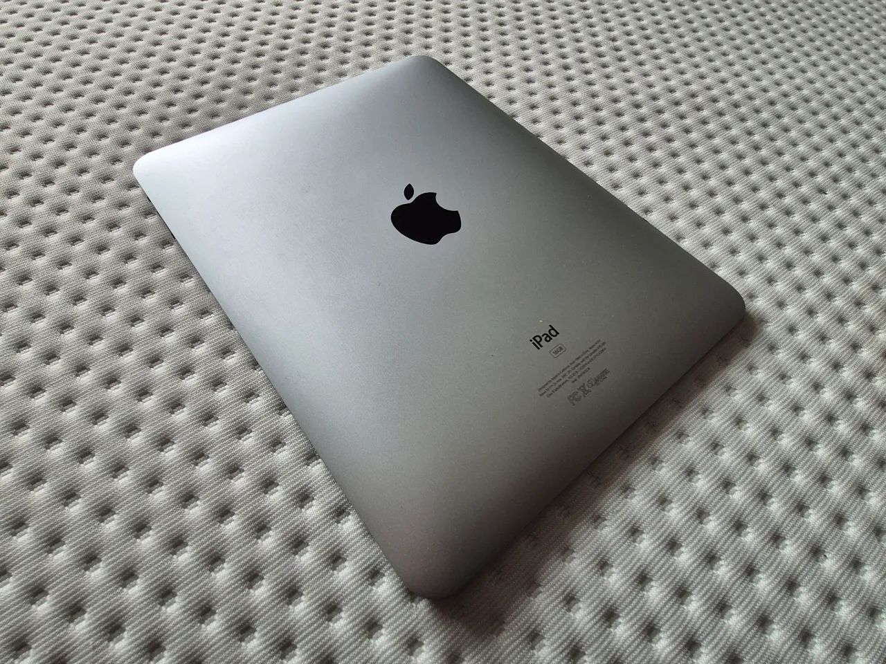 Apple IPad primeira geração funcionando Jailbreak e carregador - Foto 2
