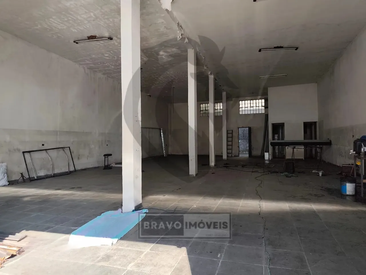 Salões Comerciais para locação possui 300 metros quadrados em Centro - Diadema - SP