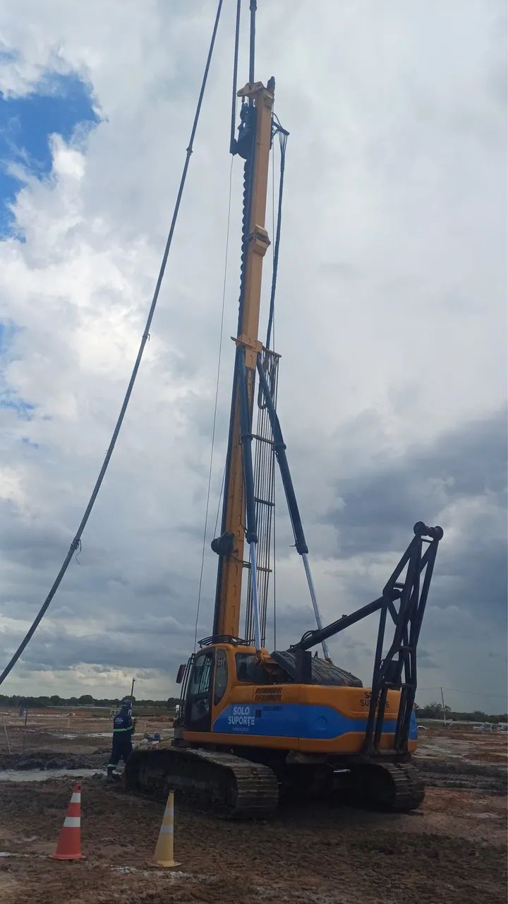 PERFURATRIZ DE ESTACA HÉLICE CONTINUA MONITORADA 