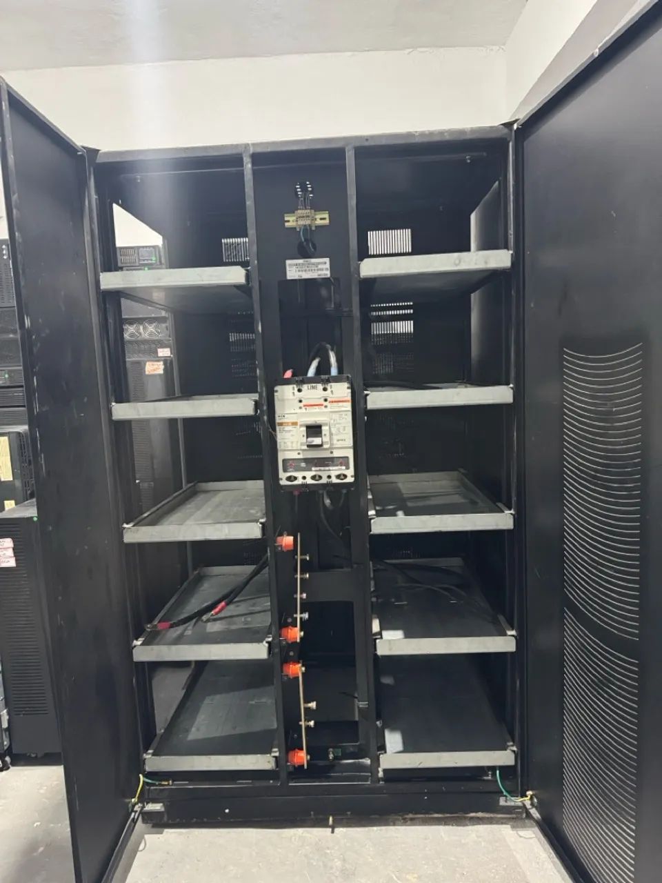 Nobreak Eaton 9395 de 275 kVA trifásico  - Foto 5