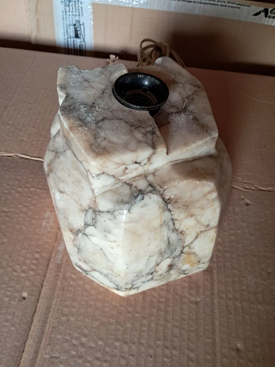 Abajur de mármore com design exclusivo