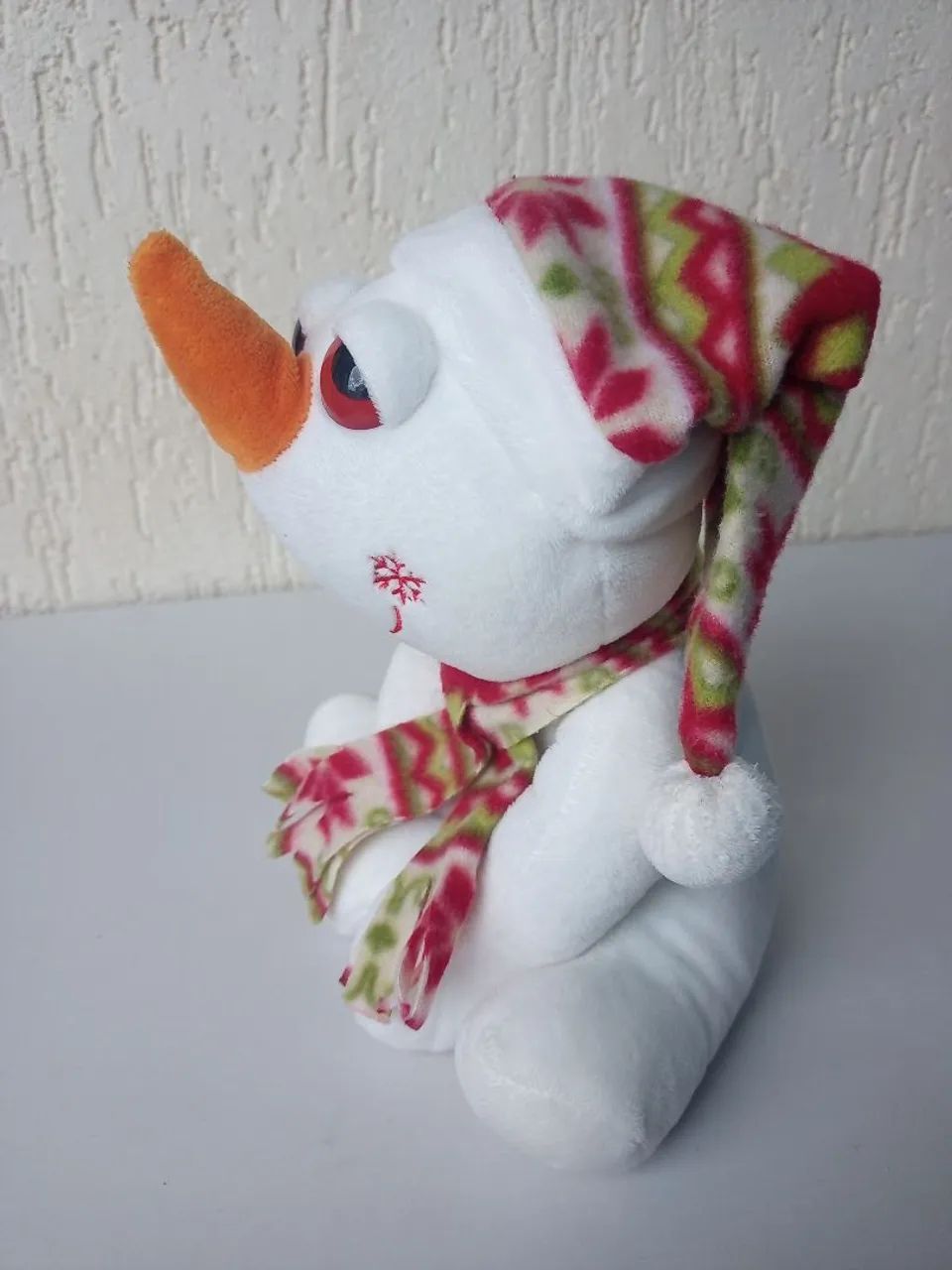 Boneco de neve de pelúcia com cachecol e gorro 22 cm - Foto 3