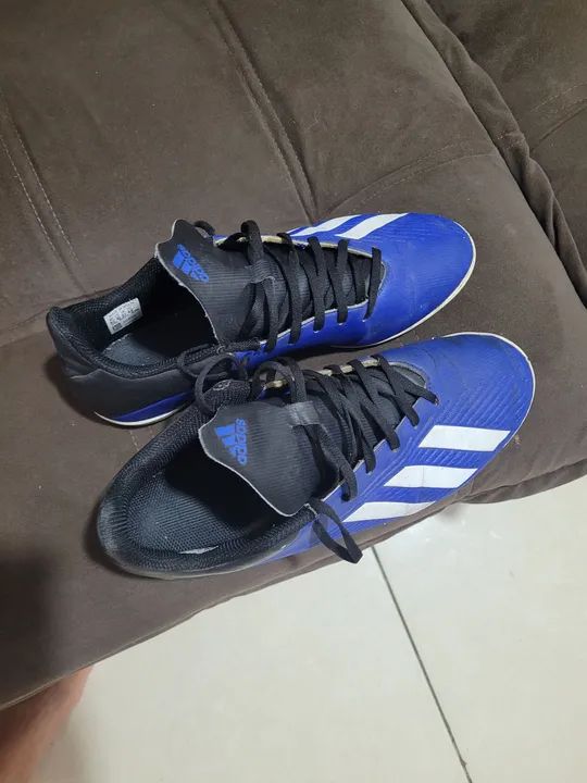 Tênis adidas n 41 original pra sai rápido. 