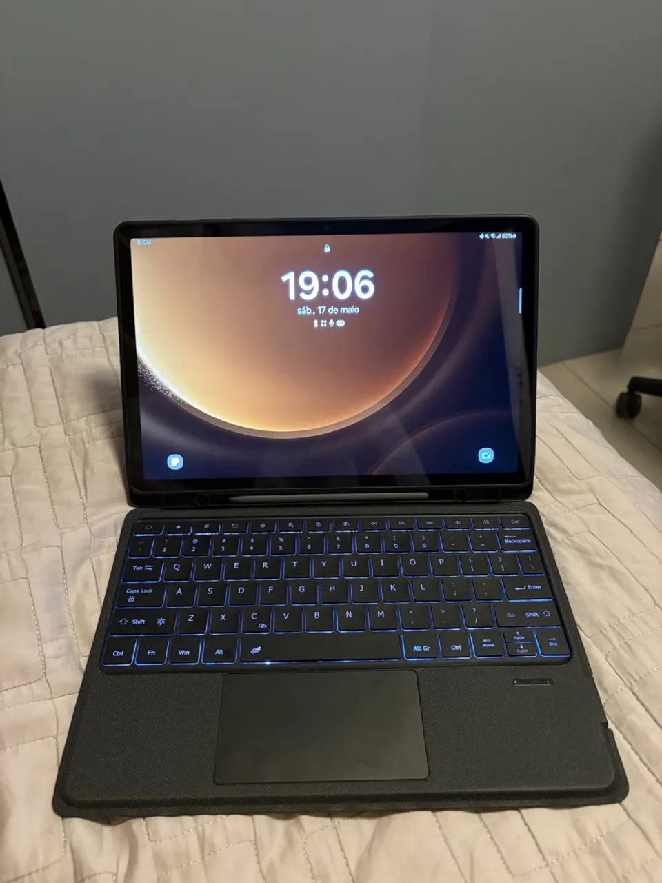 Galaxy Tab S9FE+ acompanha capa teclado
