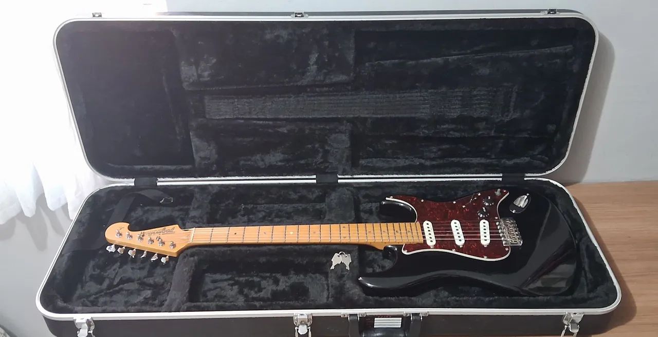 Guitarra + Case Gator  - Foto 2