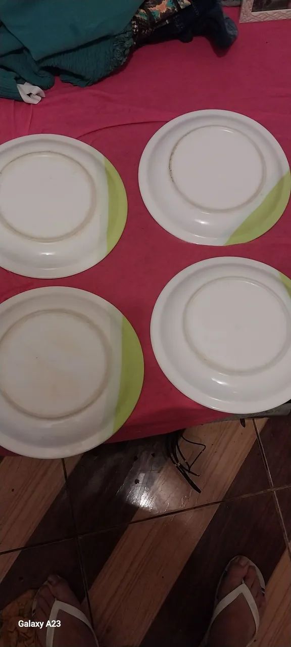 Conjunto de Pratos de Porcelana Decorados - Foto 2