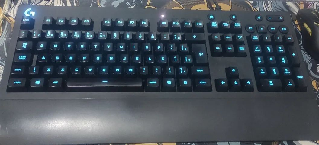Teclado Gamer Logitech G213