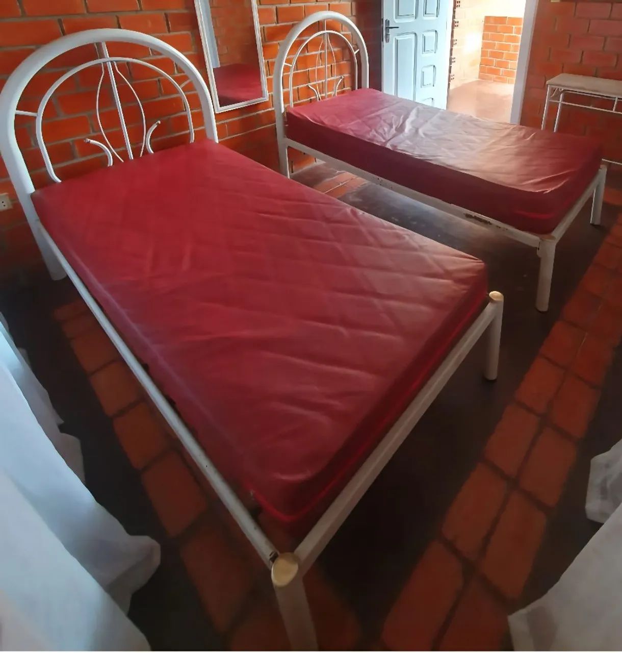 Vendo 1 cama solteiro (a unidade)
