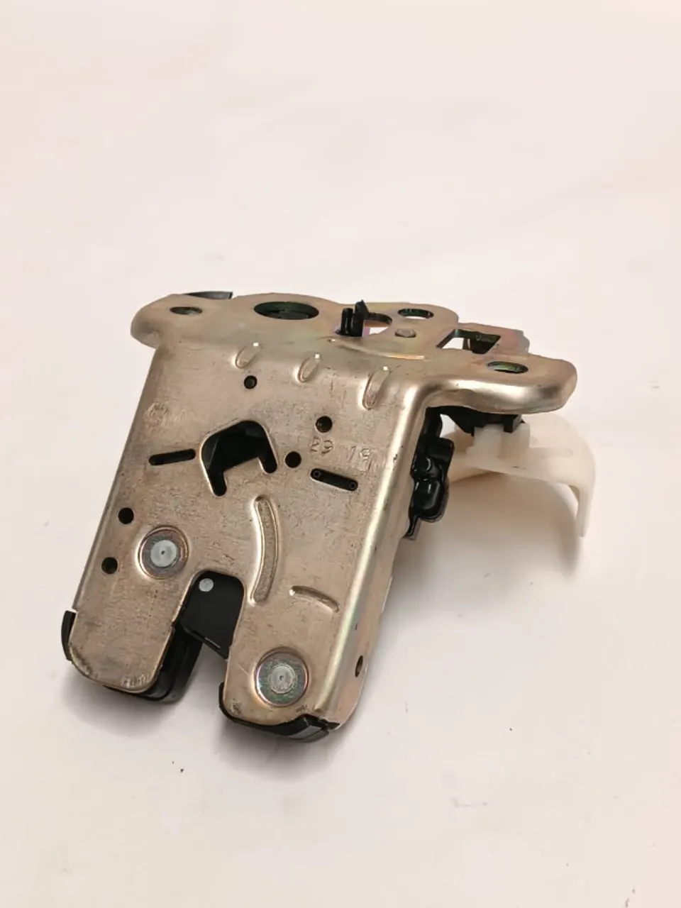 Fechadura Tampa Traseira Volkswagen Fox 04/08 5z6827505 - Peças