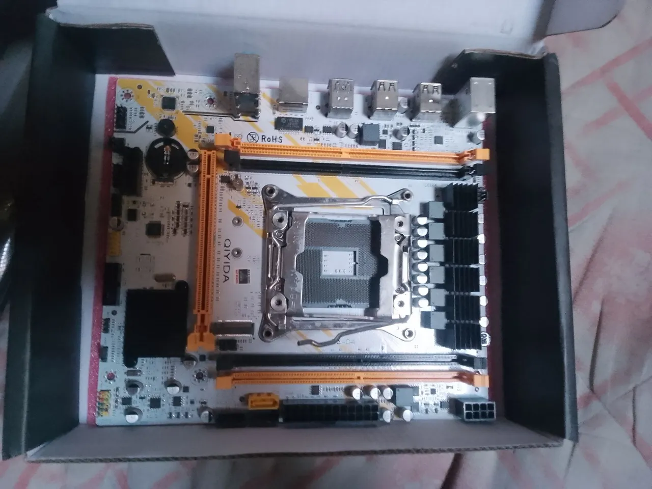 Placa Mãe Qiyida LGA 1366