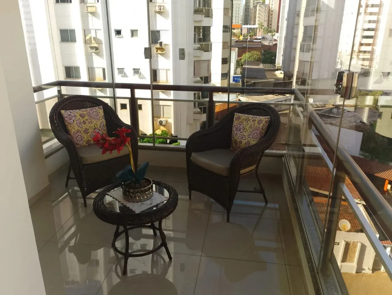 APARTAMENTO SETOR OESTE EM GOIANIA COM 139M2 E SUITE COM VARANDA