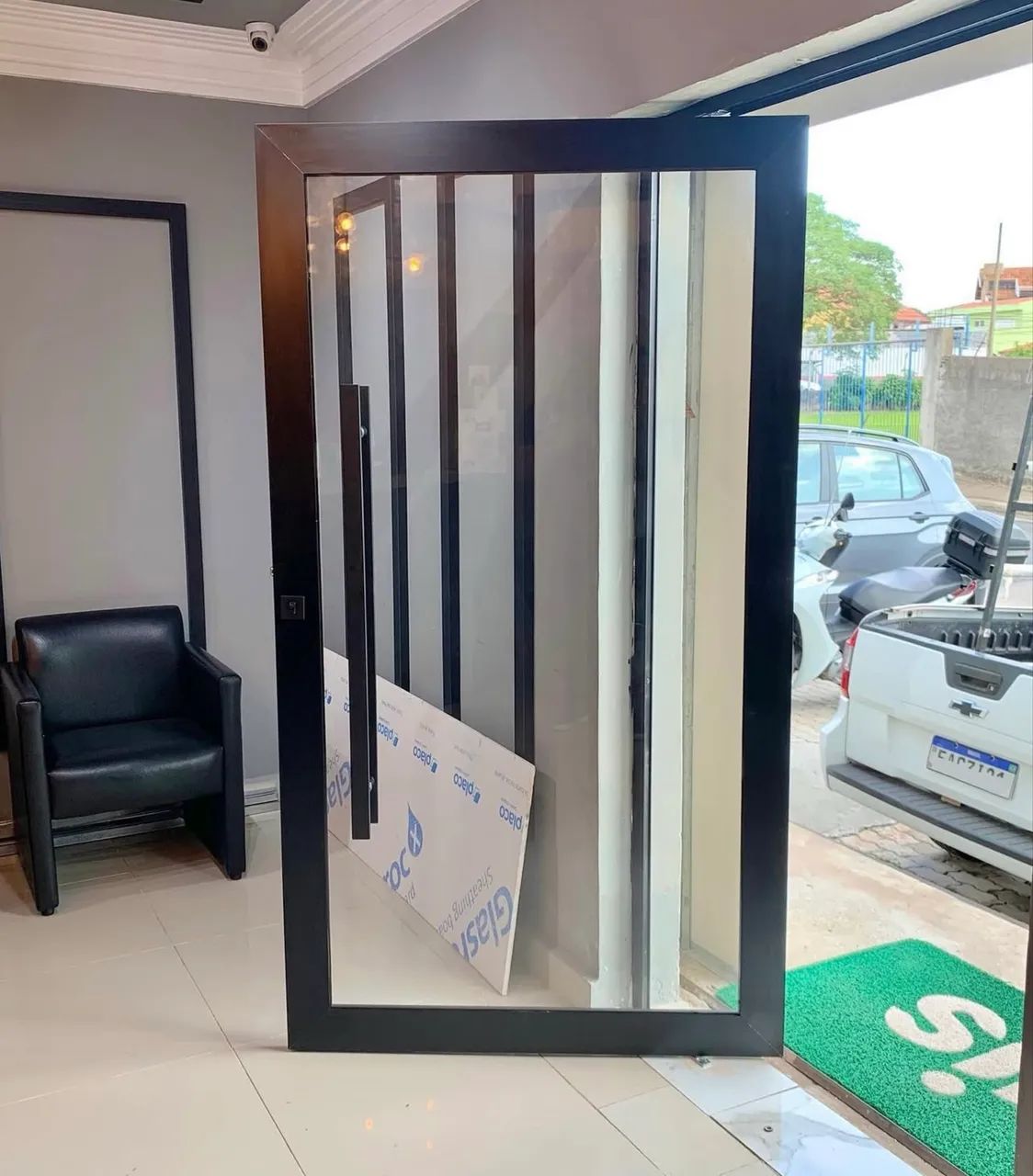 Portas em alumínio e vidro sob medida - Foto 3