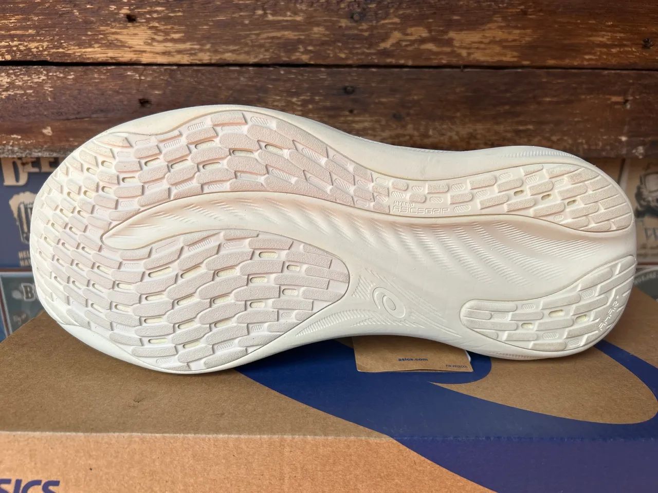 Tênis Asics Nimbus 26 off white  - Foto 3
