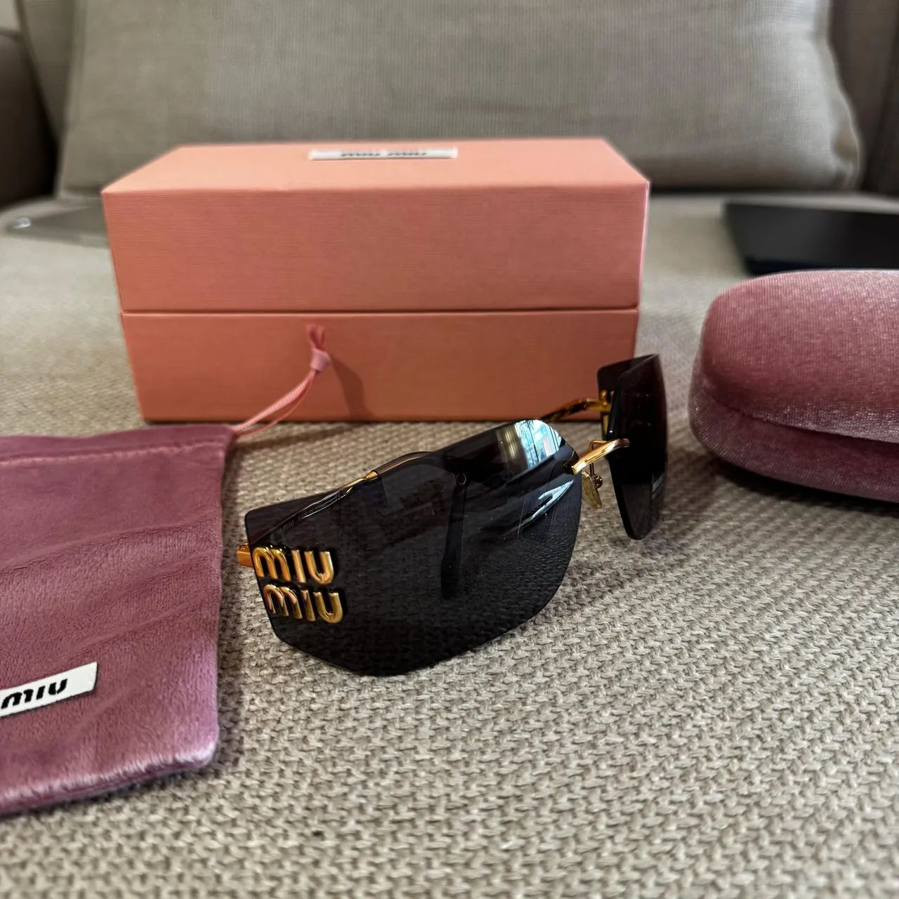óculos de sol miu miu logo sunglasses - Foto 4