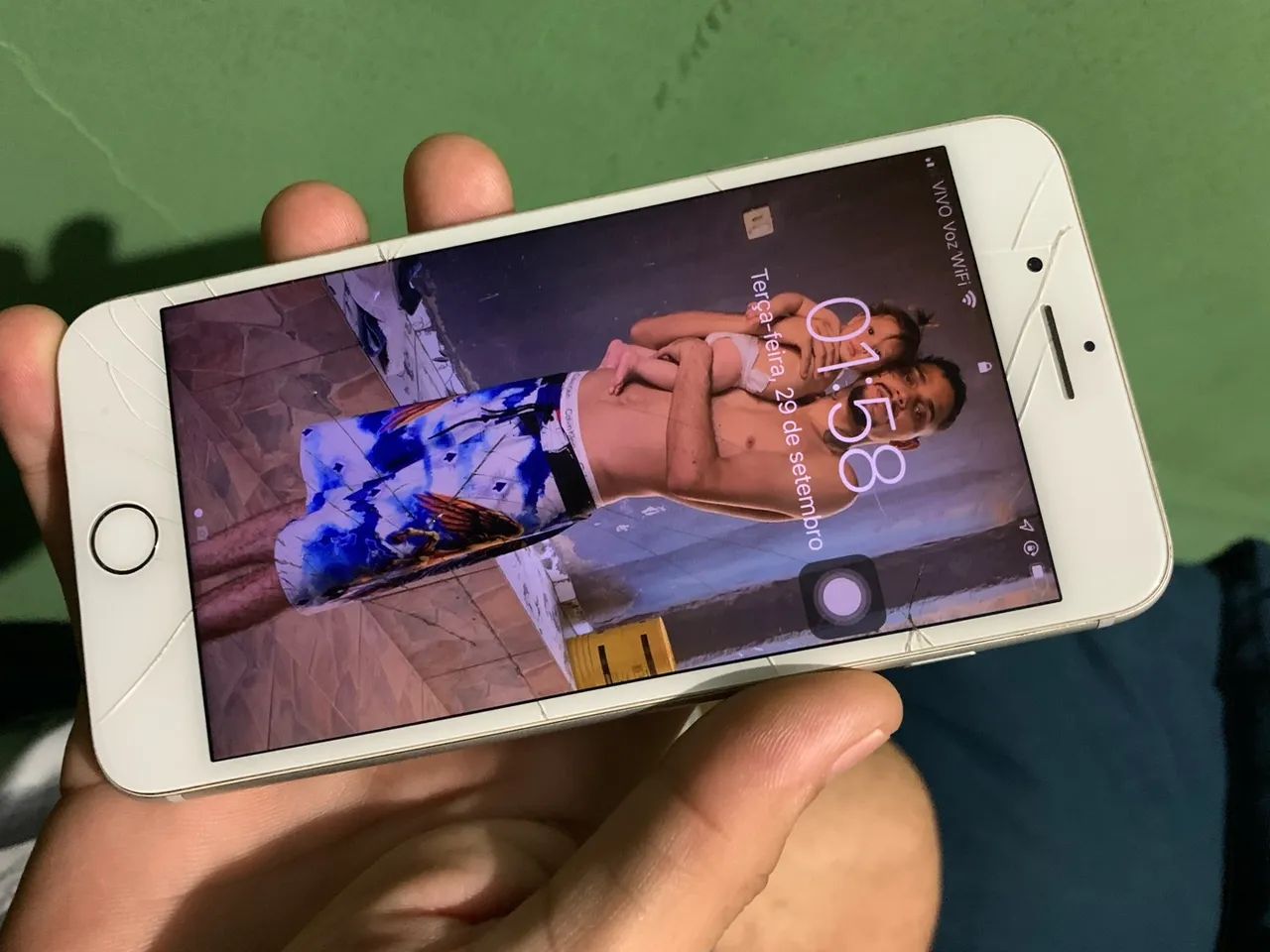 iPhone 7 Plus com detalhes 128 GIGAS  - Foto 2