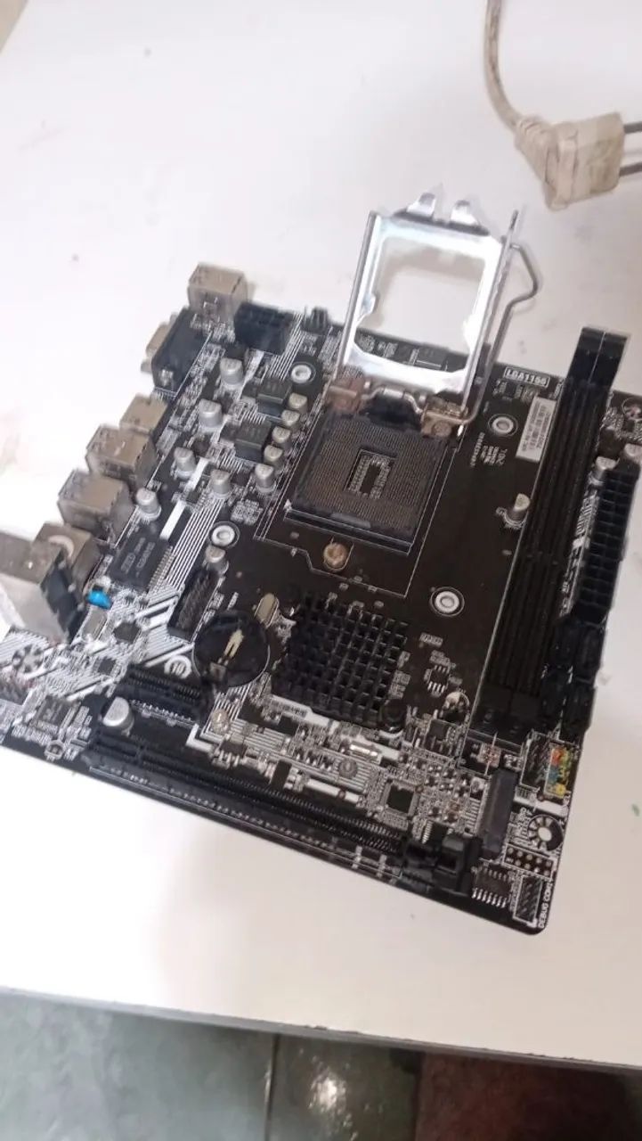 Placa mãe LGA 1155 H61 com RESALVAS !! - Foto 2