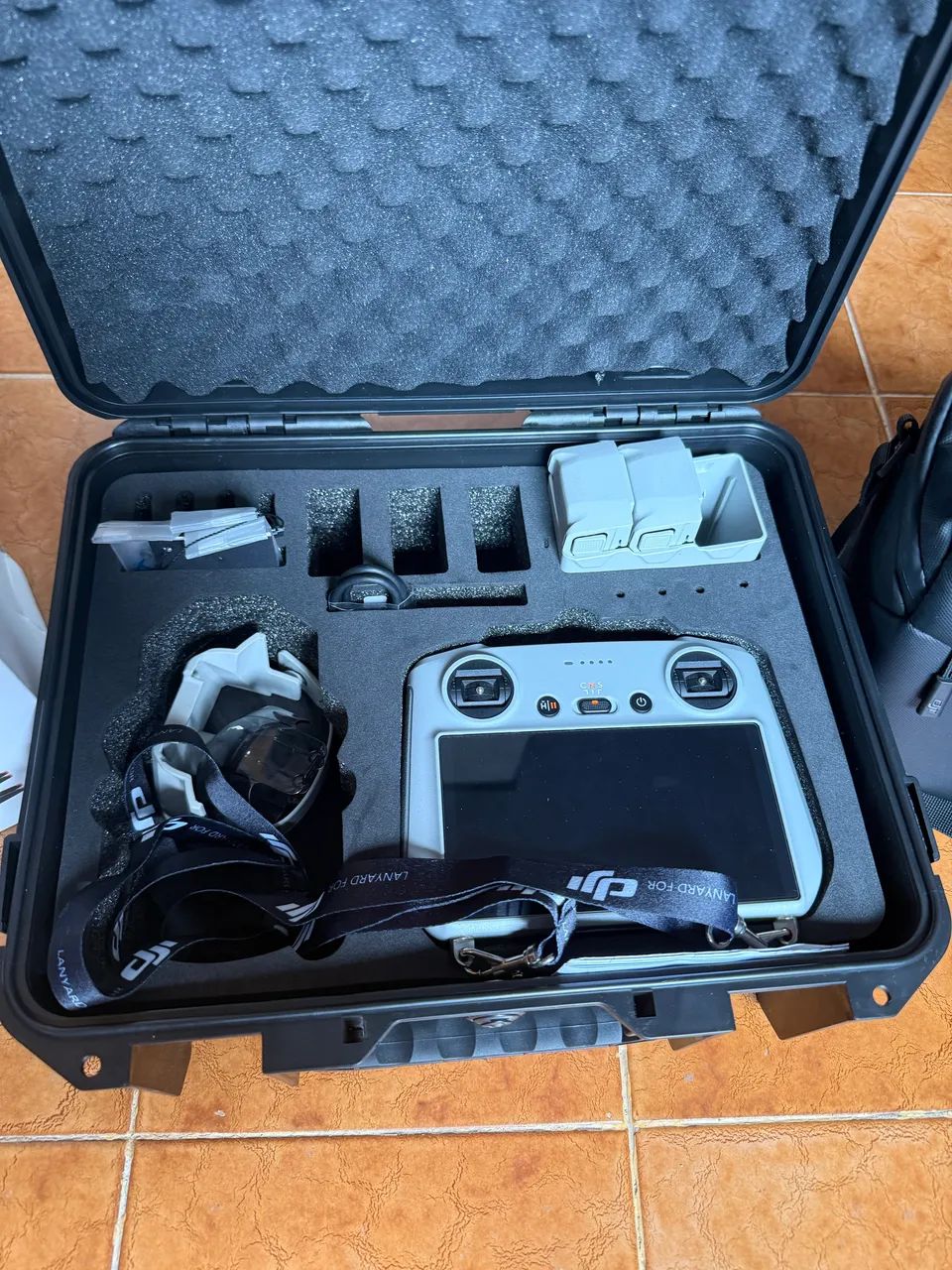Kit DJI Mini 3 Pro + DJI RC + 2 Baterias Plus + Hub - Foto 5