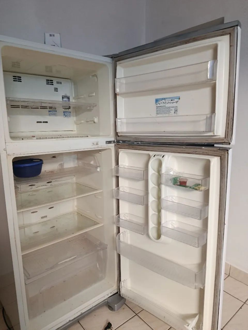 Geladeira usada, com má funcionamento 