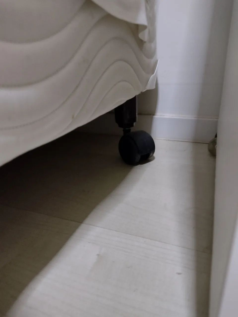 Cama solteiro box com colchão de mola e saia  - Foto 4