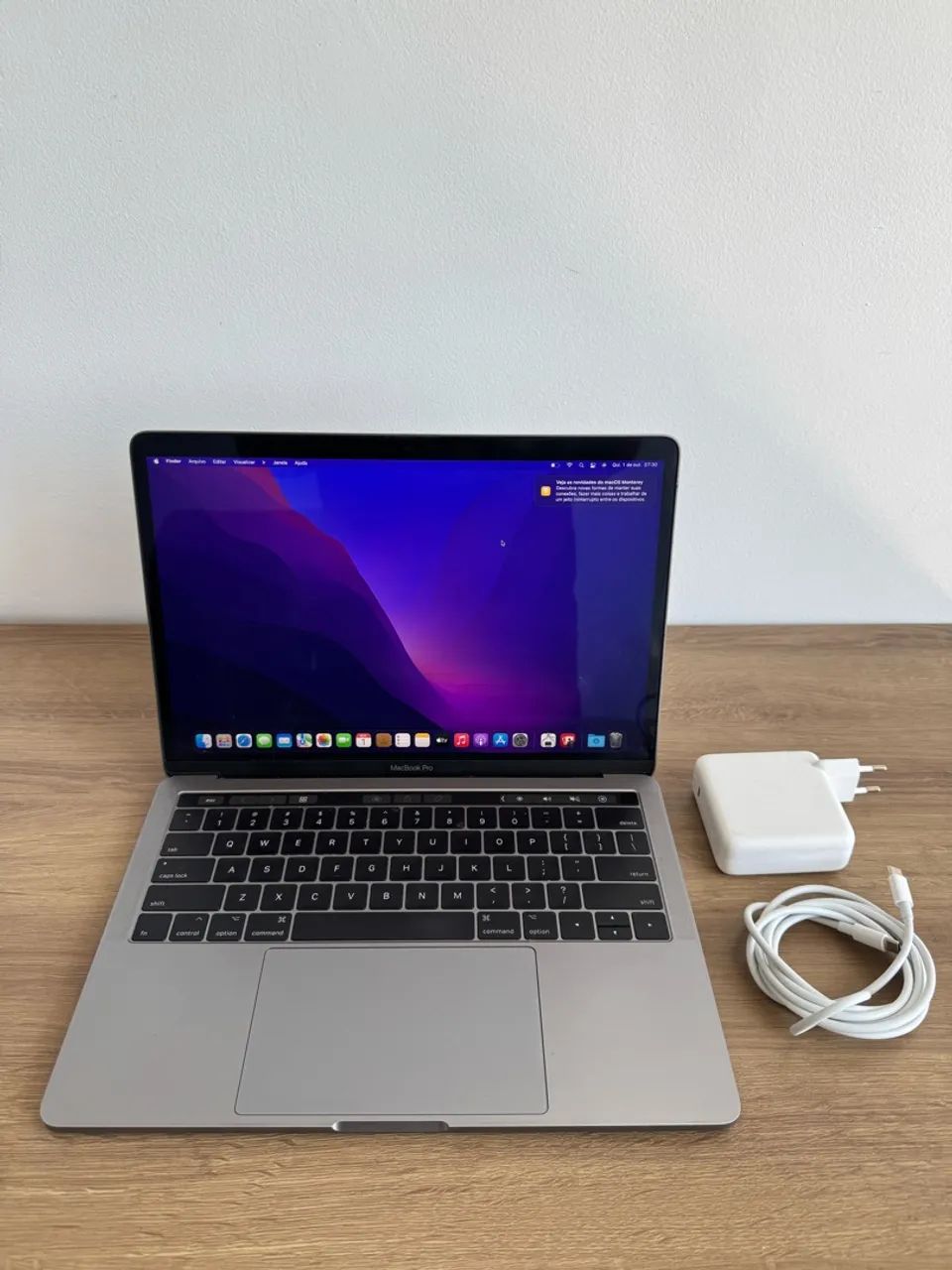 MacBook Pro 2017 256gb SSD, 8 ram Touch Bar - Notebooks - Porto