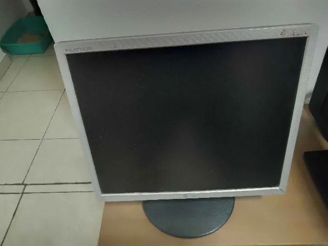 Monitor LG usado  - Foto 2