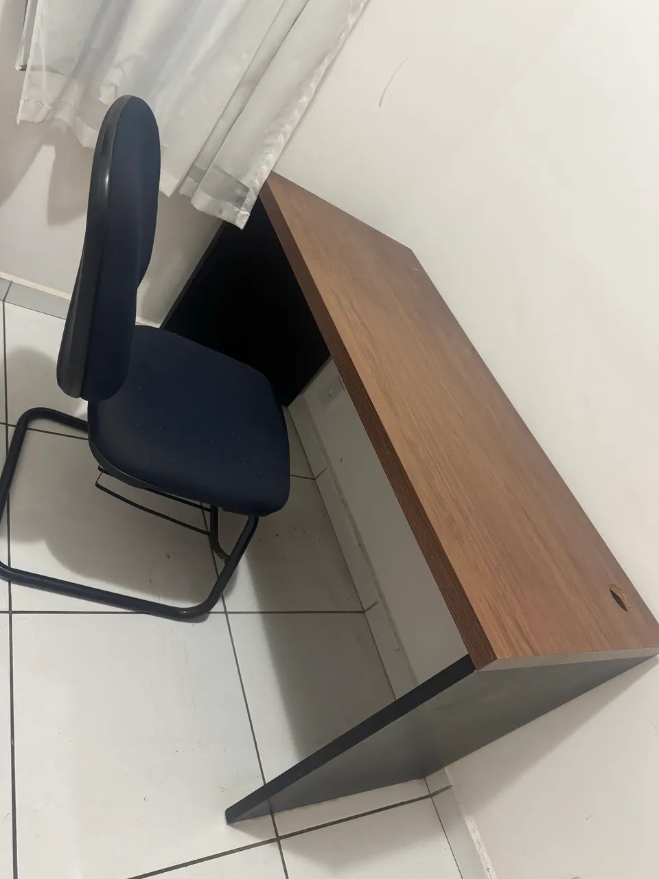 Vendo mesa com cadeira escritório - Foto 3
