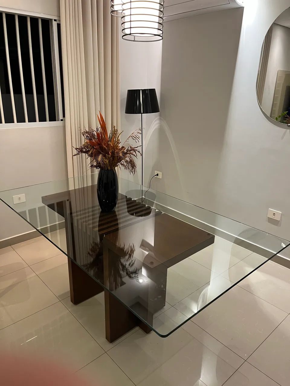 Mesa de jantar de vidro com pé de madeira maciça 1:80 x100 - Foto 2