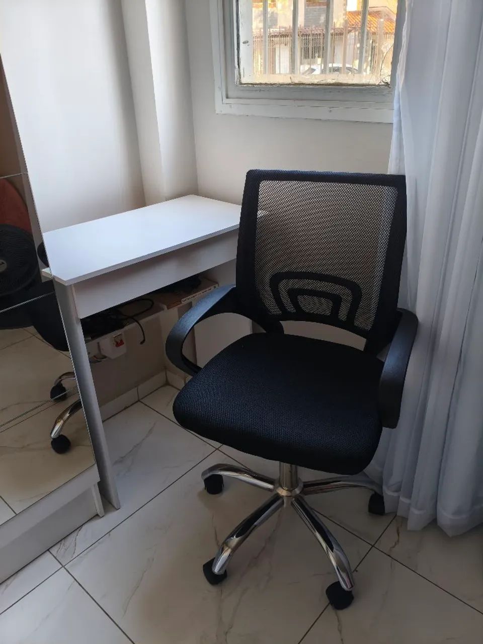 Mesa e Cadeira de Escritório