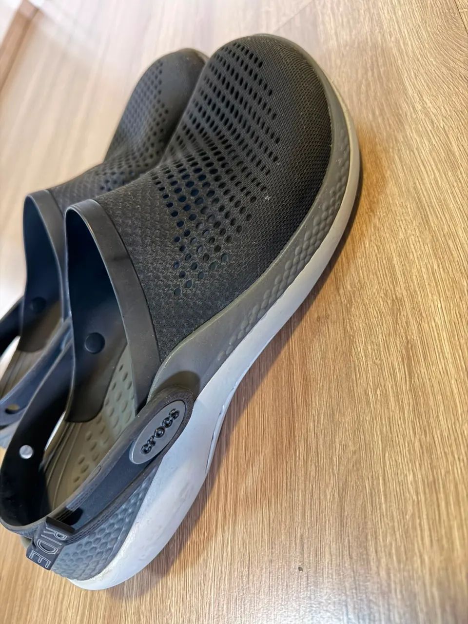 Crocs literide 360 preto  - Foto 2