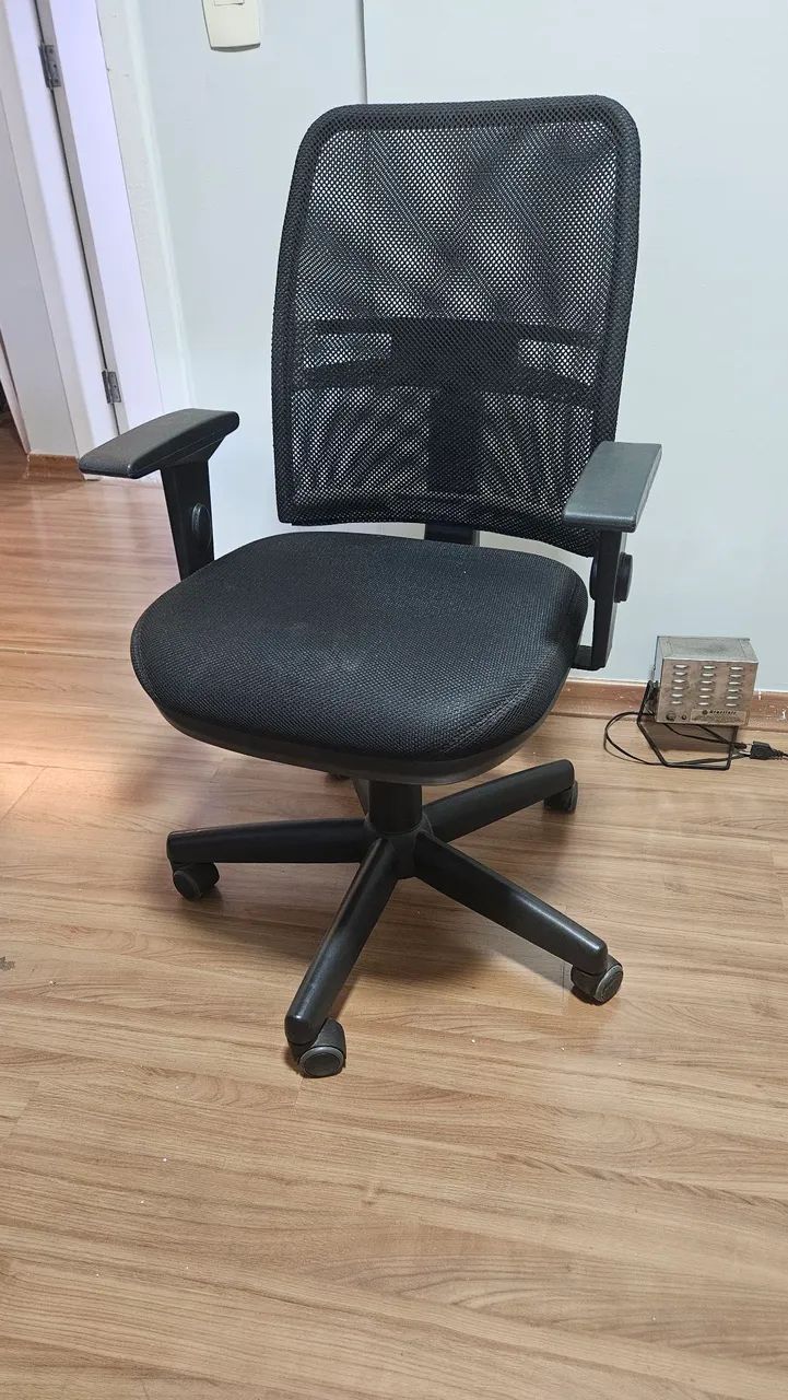 Vendo cadeira giratória reclinavel Cavaletti 