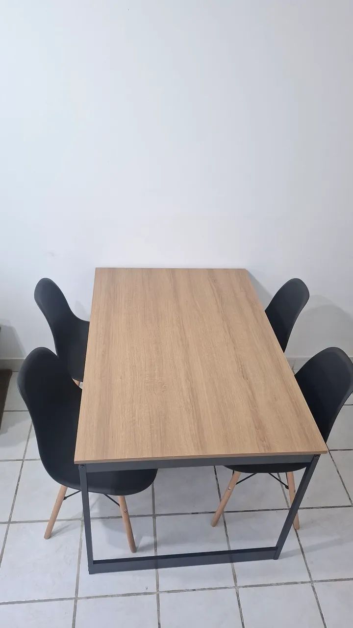 Vendo: Mesa de jantar com 4 cadeiras - Foto 2