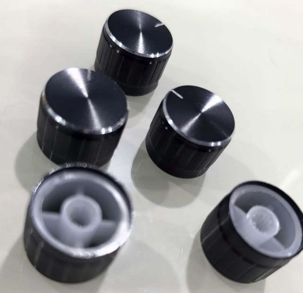 Kit 5 Knobs novos Preto com detalhes cromados. - Foto 3