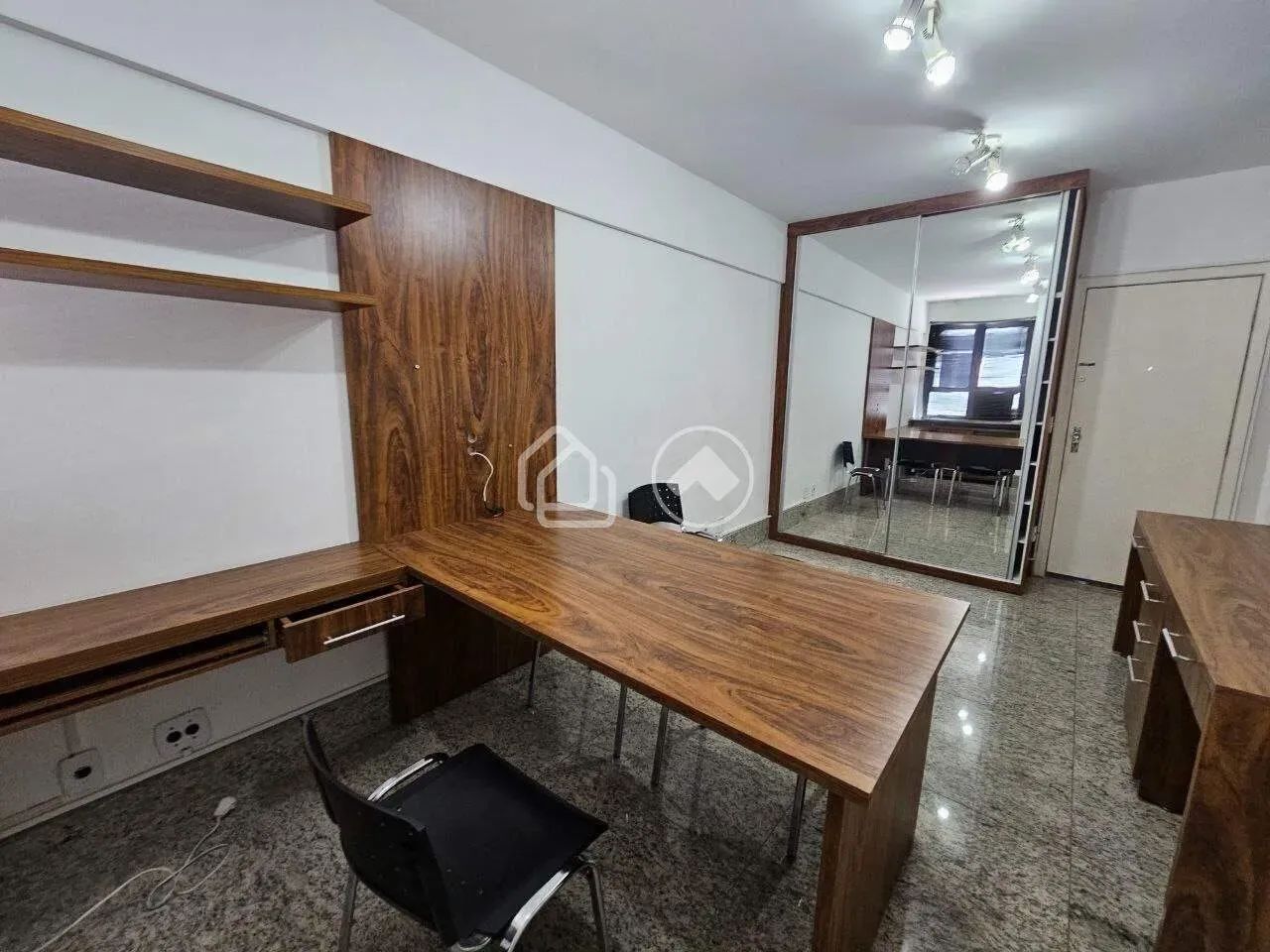 Sala para Venda com banheiro e vaga de Garagem - Foto 3