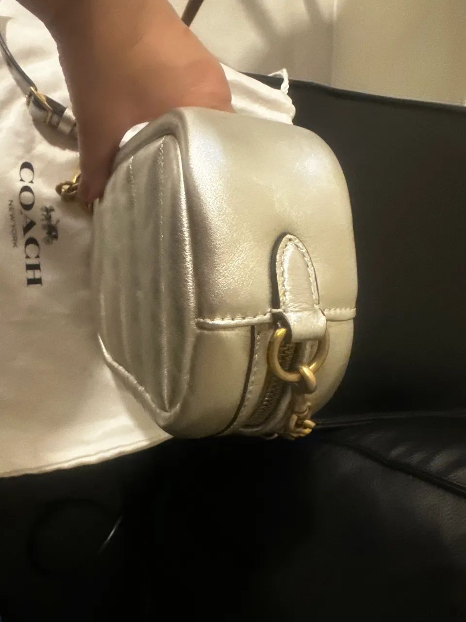 Bolsa de Couro Prata Coach - original e Novíssima  - Foto 5