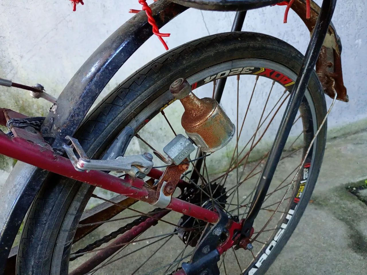 Bicicleta rara com dínamo  e farol - Foto 5