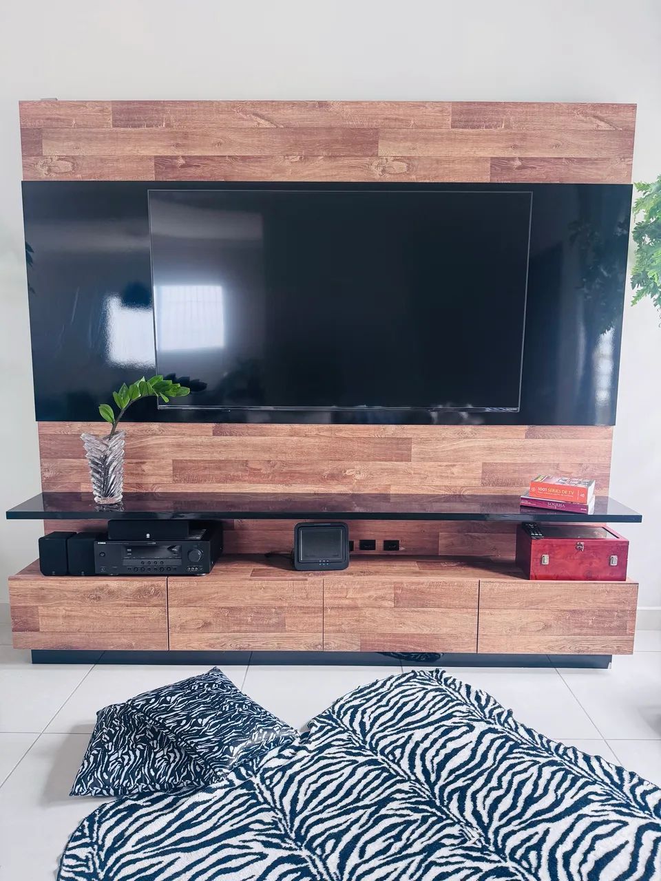 Painel TV e rack impecável 