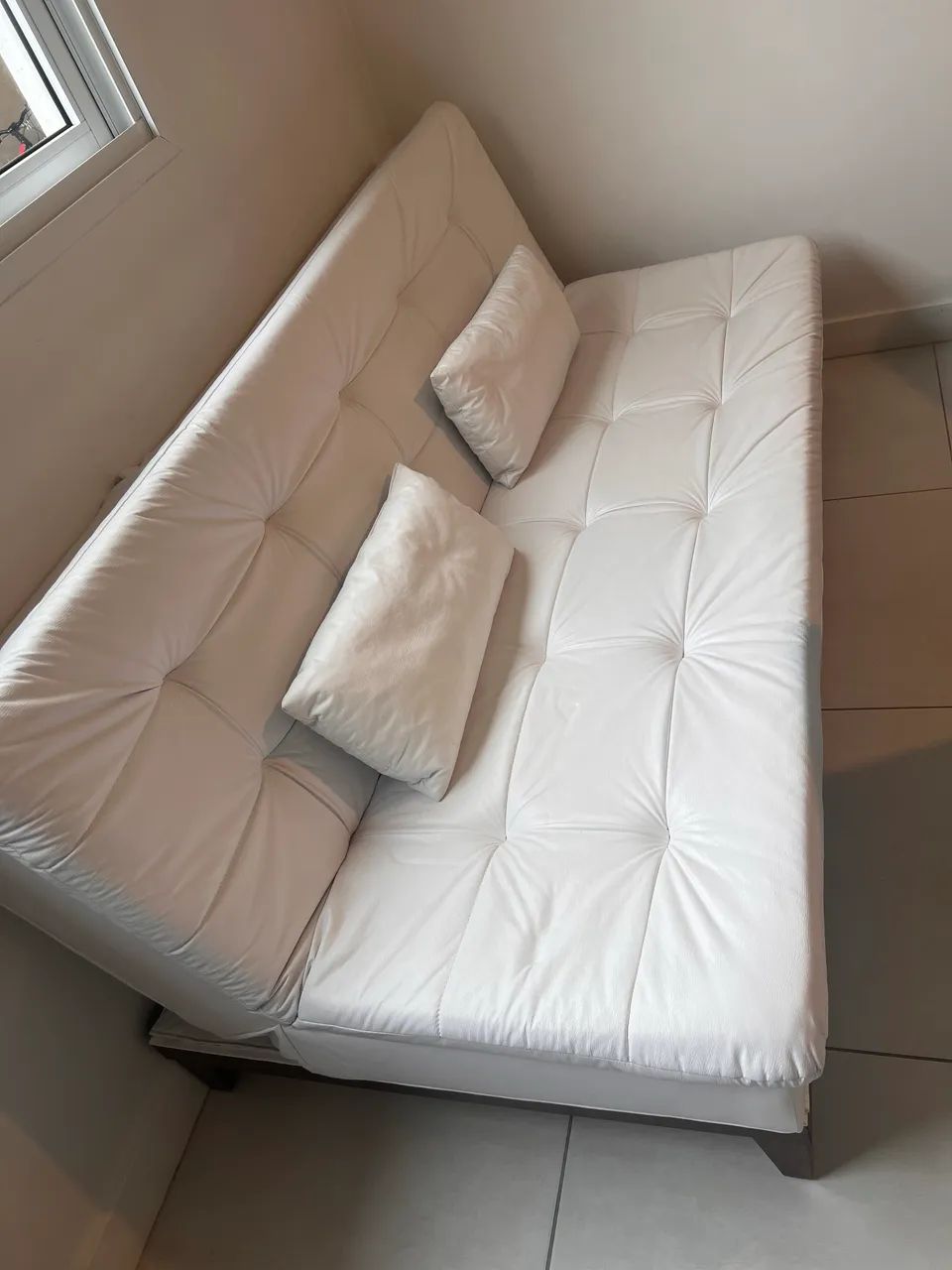 Sofá cama couro sintético. 3 lugares e perfeito estado. - Foto 2