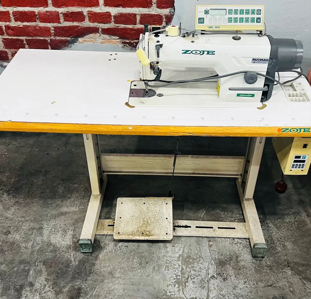 Máquina costura Industrial Eletrônica Reta Zoje  - Foto 3