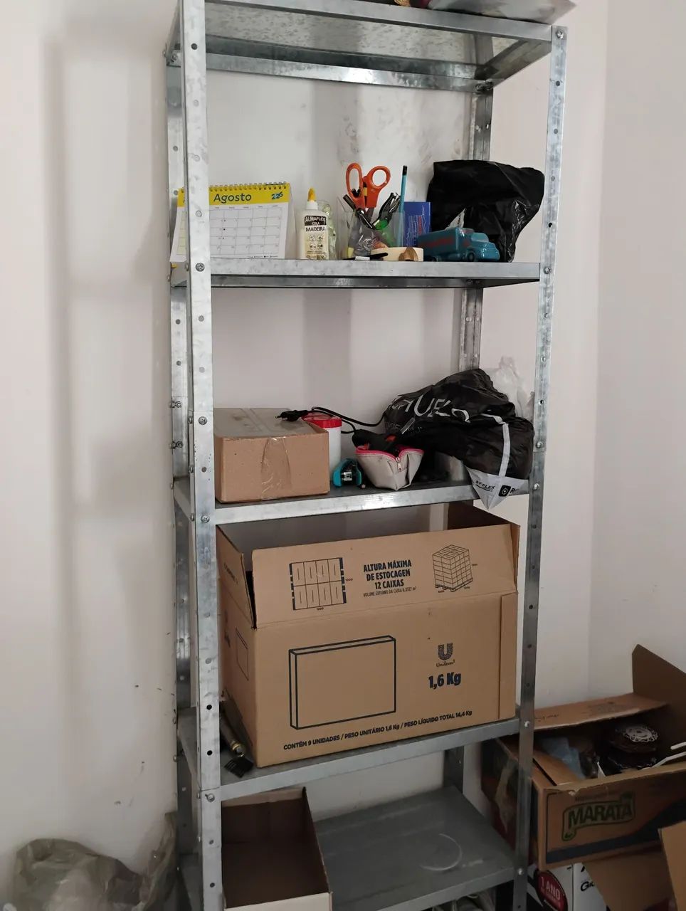 Vendo duas  estantes de ferro cada uma c 6 pratileiras em ótimo estado  - Foto 3