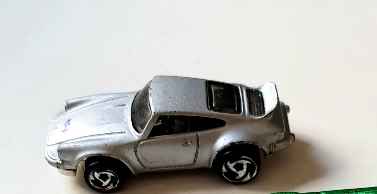 Hot Wheels Porsche 911 Carrera RS 3.8 prateado.  - Foto 5