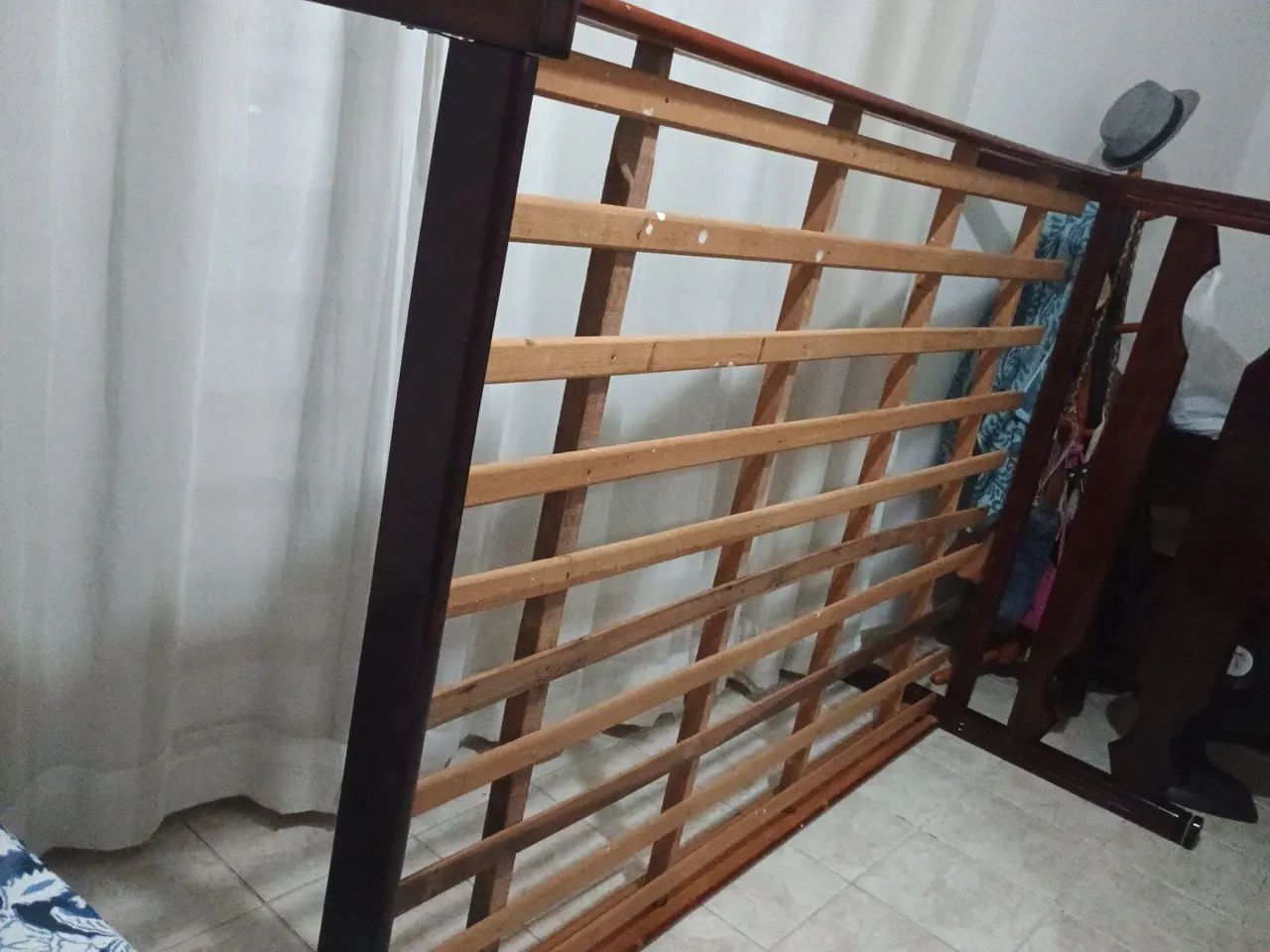 cama de casal tamanho tradicional.