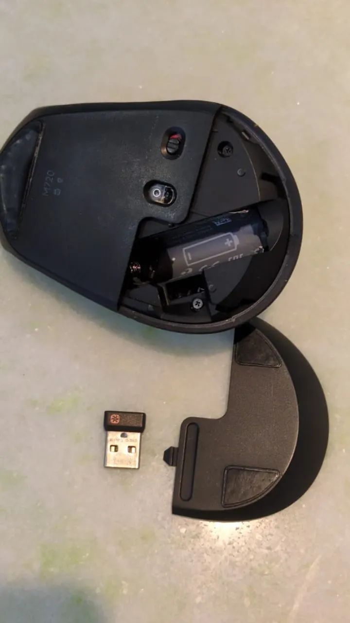 Mouse Logitech M720 Triathlon com receptor Unifying - para conserto/peças - R$ 80 - Foto 5